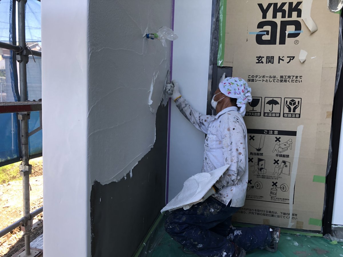 外壁の漆喰塗りが始まりました☆ 菊川市三沢K様邸