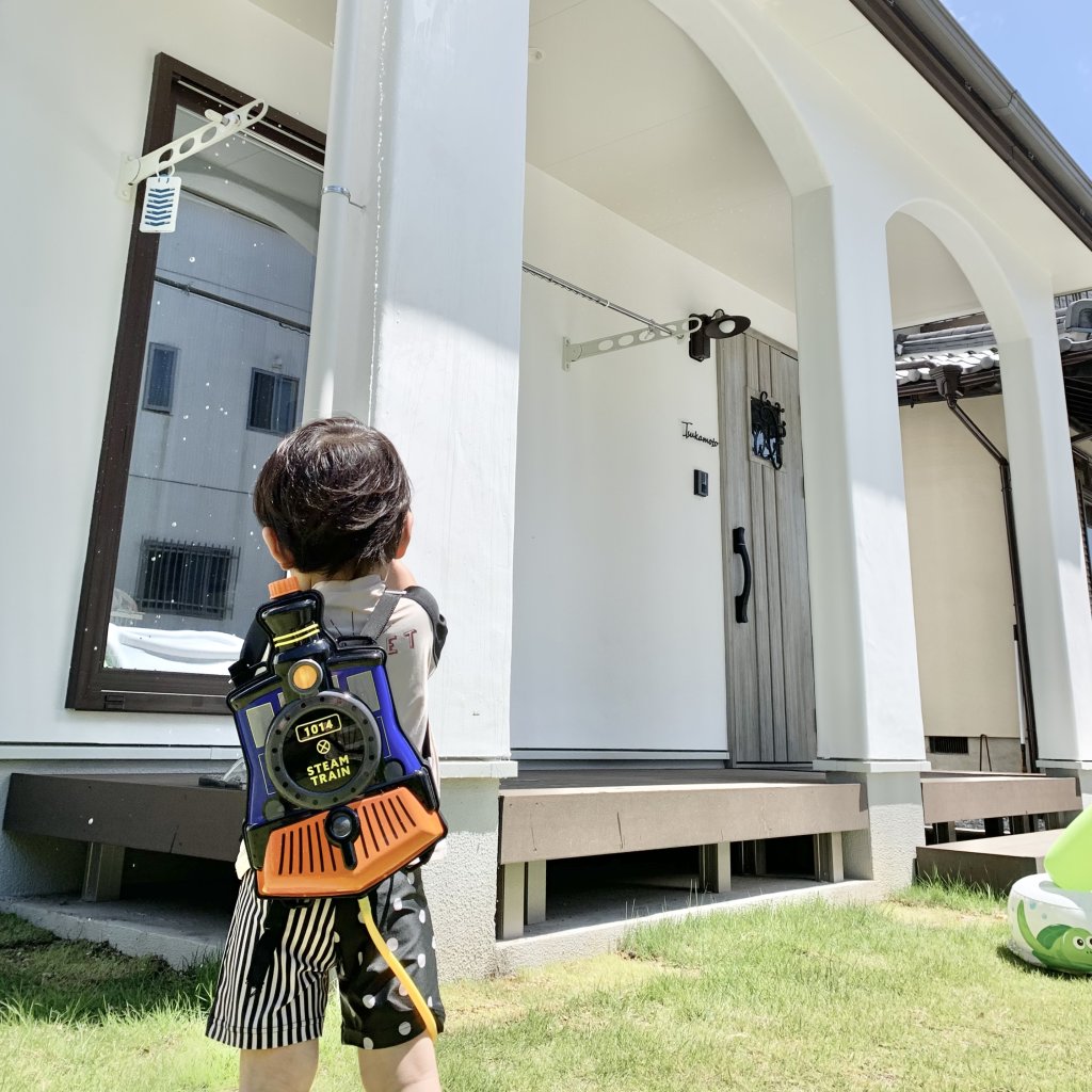 2FFC4A03-6EFD-430E-B9A3-69D7D37A0673