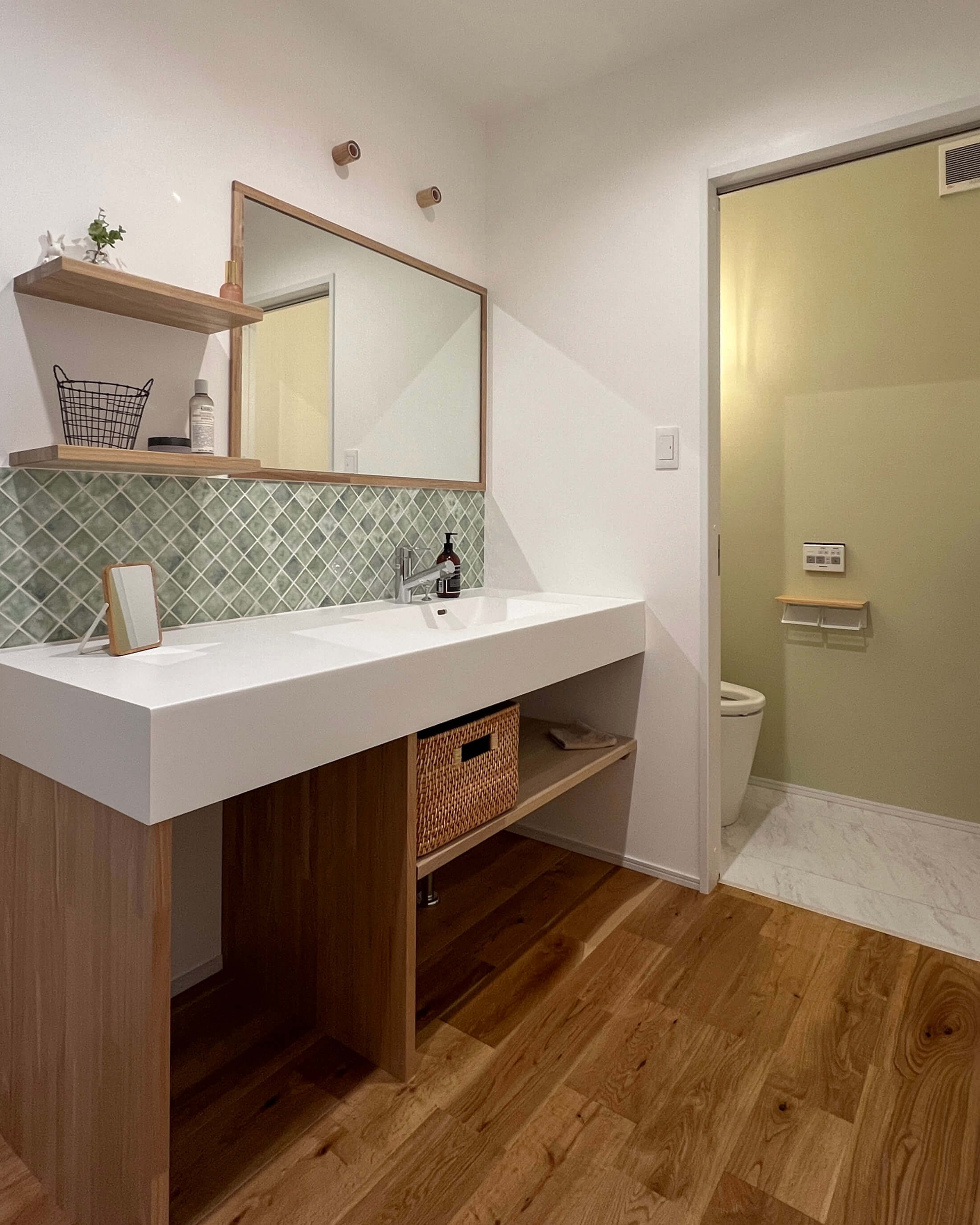 完成見学会 1月31日(土)2月1日(日) 袋井市久能 ＼共働き家族が効率にこだわった！／ １階で何でもできちゃう「平屋風」のお家