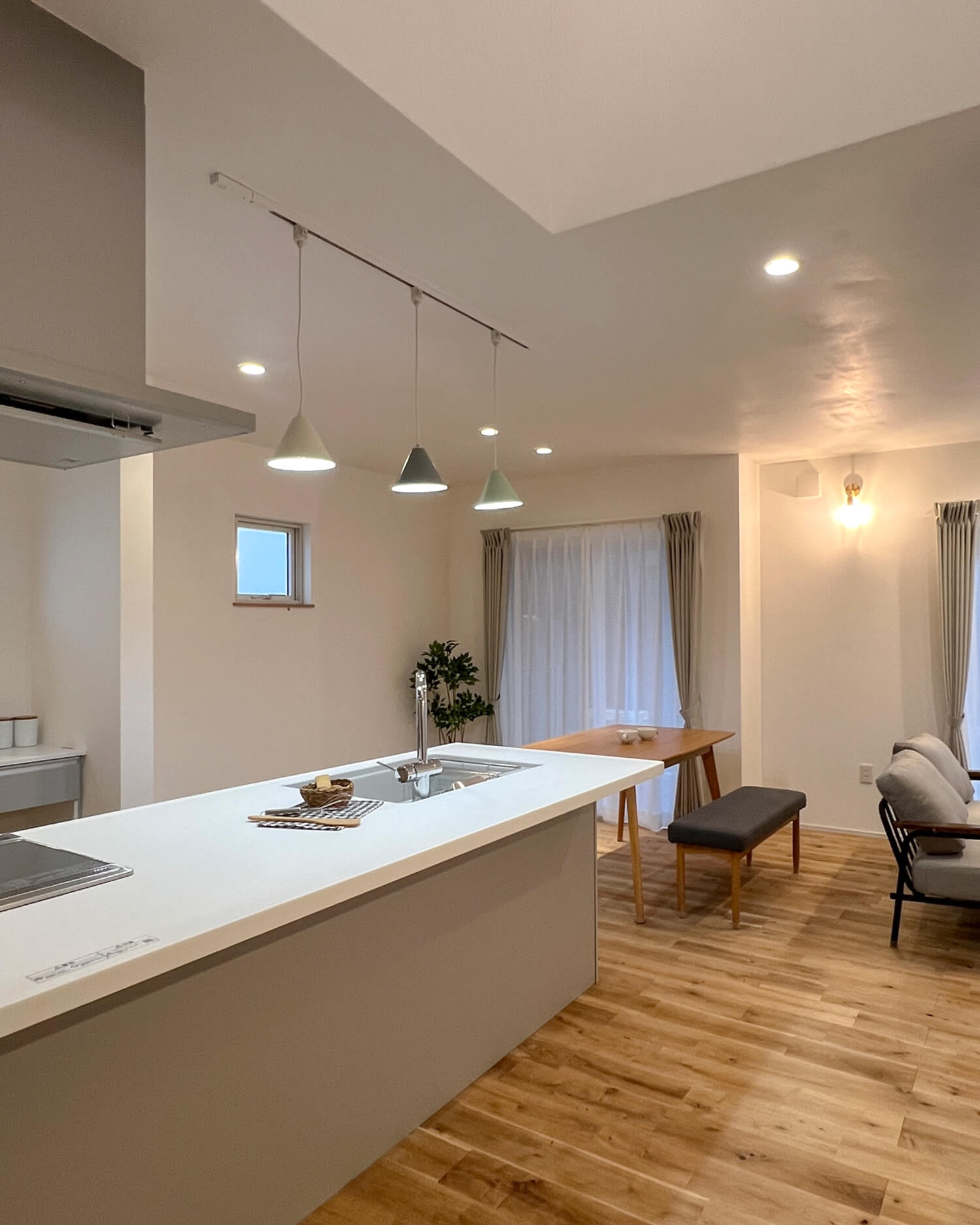 完成見学会 1月31日(土)2月1日(日) 袋井市久能 ＼共働き家族が効率にこだわった！／ １階で何でもできちゃう「平屋風」のお家