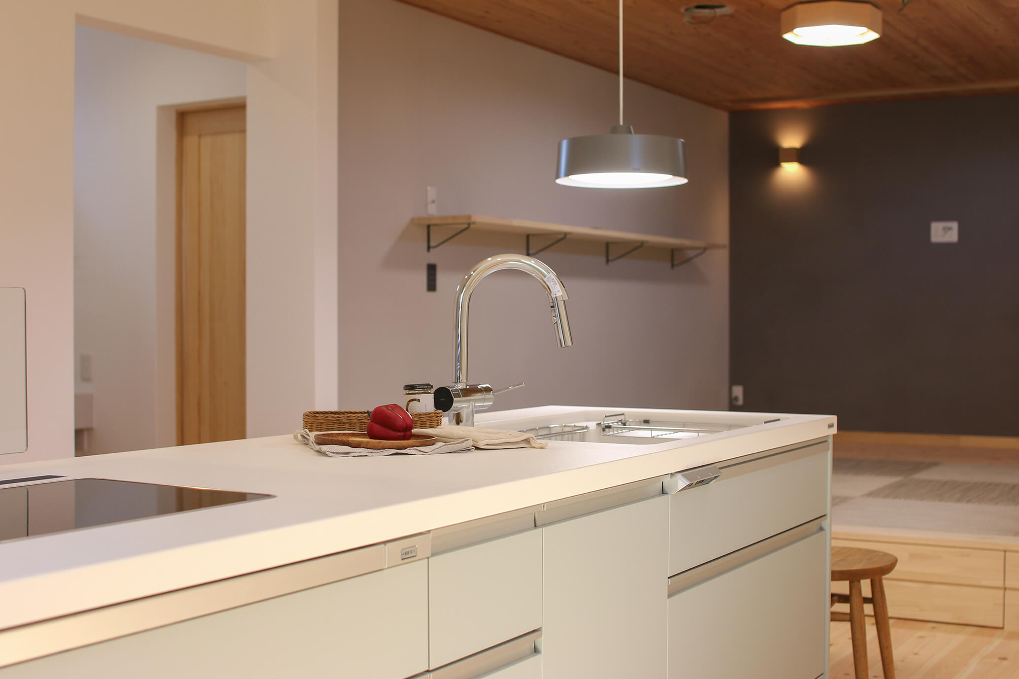 完成見学会 2月28日(土)3月1日(日) 菊川市和田 ＼大人ナチュラルとゆとりが調和する／ 中庭がある「コの字型」の ２人暮らしの平屋