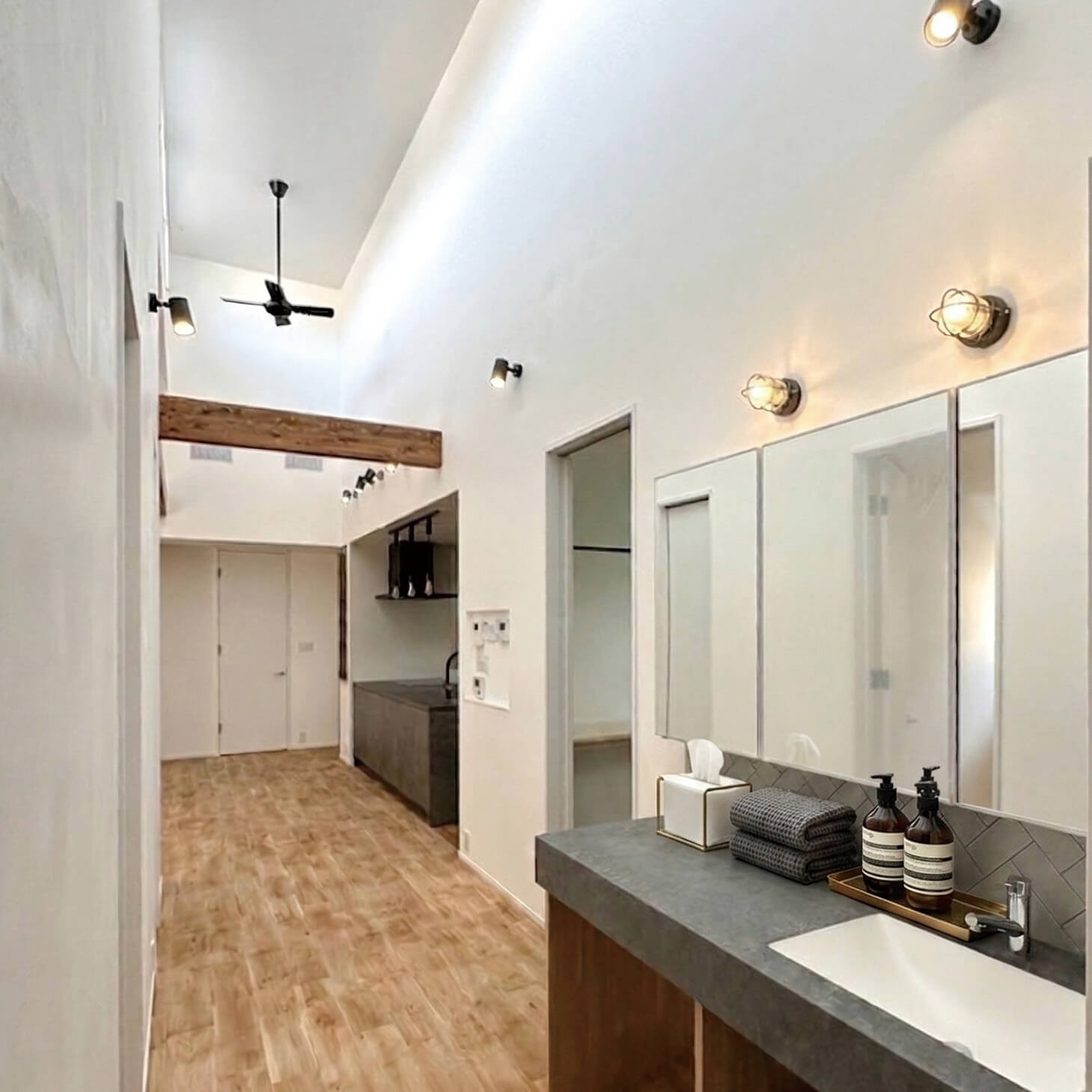 完成見学会 5/9(土)10(日)・23(土)24(日) 掛川市成滝 ＼真ん中から光が降り注ぐ／ 家族時間を大切にした30坪の平屋