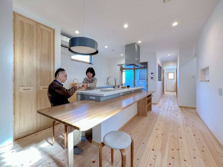 ＃大人ナチュラルとゆとりが調和する 中庭がある“コの字型”の ２人暮らしの平屋
